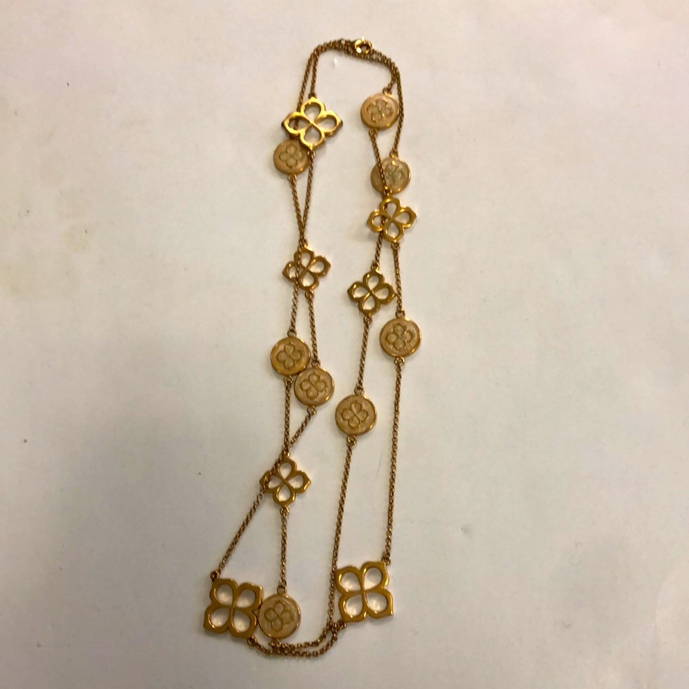 Elegant Gold Coloured Clover Necklace & Enamel detail & lobster clasp Excellent
